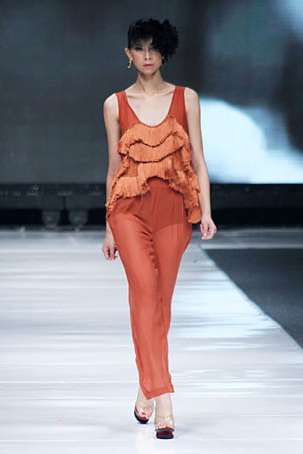 Oscar Lawalata Couture 2013 My Name is 20S. Jakarta Fashion Week 2013 at Plaza Senayan. Jakarta. [Foto: Mohammad Abduh/Wolipop]