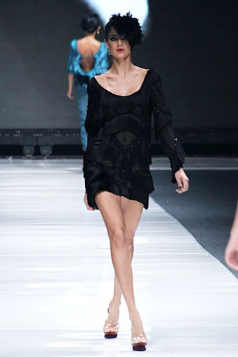 Oscar Lawalata Couture 2013 My Name is 20S. Jakarta Fashion Week 2013 at Plaza Senayan. Jakarta. [Foto: Mohammad Abduh/Wolipop]