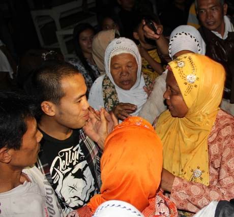 Bebas dari Tahanan, 2 Terdakwa Kasus Pohon Bambu Diarak Warga Desa