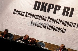 DKPP Pecat Sekjen KPU dkk karena Melanggar Kode Etik