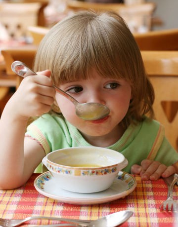 Si Kecil Radang Tenggorokan? Berikan Makanan Ini!