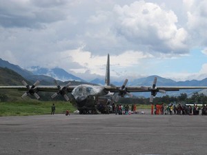Terbang ala Tentara di Atas Tanah Papua
