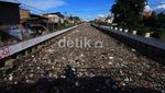 Sampah di Kali Sunter Dibersihkan
