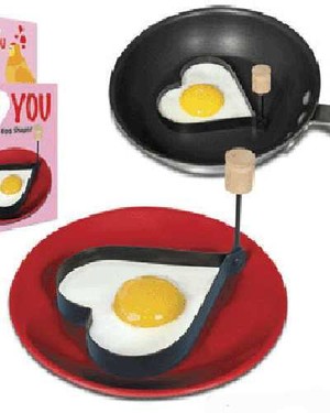 Wah, Ada Telur Berbentuk Mickey Mouse dan Kumis!