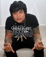 Band Winner Tampil Serba Hitam