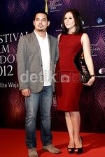 Serasinya Wulan Guritno & Suami