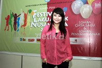 Chiquita memasukkan dua lagu ciptaannya yang berjudul 'Anak Indonesia' dan 'Chika'.