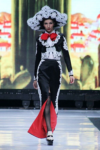 Denny Wirawan Mexico. Jakarta Fashion Week 2013 at Plaza Senayan. Jakarta. [Photo: Mohammad Abduh/Wolipop]