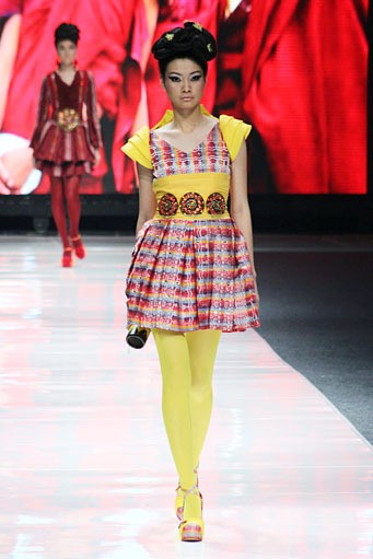 Valentino Napitupulu Tibet. Jakarta Fashion Week 2013 at Plaza Senayan. Jakarta. [Foto: Mohammad Abduh/Wolipop]