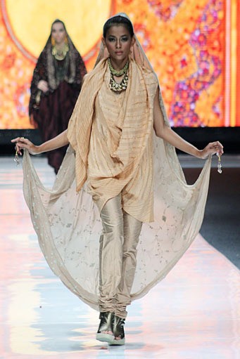 The Hidden Beauty by Tuty Cholid Middle East. Jakarta Fashion Week 2013 at Plaza Senayan. Jakarta. [Foto: Mohammad Abduh/Wolipop]