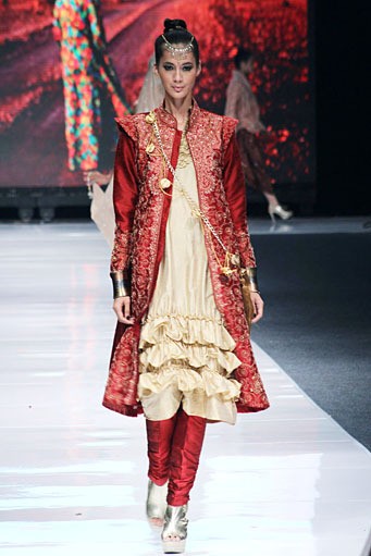 The Hidden Beauty by Tuty Cholid Middle East. Jakarta Fashion Week 2013 at Plaza Senayan. Jakarta. [Foto: Mohammad Abduh/Wolipop]