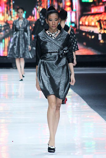 Yongki Budisutrisna Jepang. Jakarta Fashion Week 2013 at Plaza Senayan. Jakarta. [Foto: Mohammad Abduh/Wolipop]