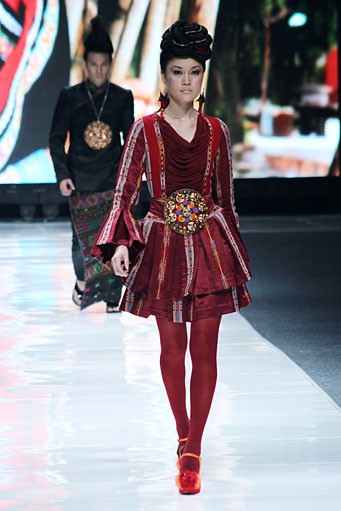 Valentino Napitupulu Tibet. Jakarta Fashion Week 2013 at Plaza Senayan. Jakarta. [Foto: Mohammad Abduh/Wolipop]