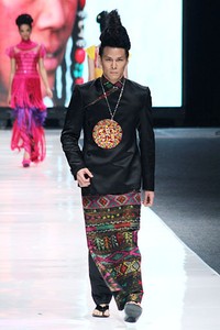 Valentino Napitupulu Tibet. Jakarta Fashion Week 2013 at Plaza Senayan. Jakarta. [Foto: Mohammad Abduh/Wolipop]