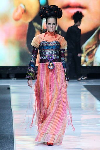 Valentino Napitupulu Tibet. Jakarta Fashion Week 2013 at Plaza Senayan. Jakarta. [Foto: Mohammad Abduh/Wolipop]