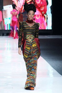 Valentino Napitupulu Tibet. Jakarta Fashion Week 2013 at Plaza Senayan. Jakarta. [Foto: Mohammad Abduh/Wolipop]