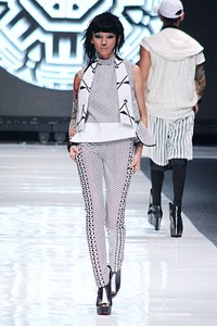 SPOUS by Priyo Oktaviano Ultra Mod. Jakarta Fashion Week 2013 at Plaza Senayan. Jakarta. [Foto: Mohammad Abduh/Wolipop]