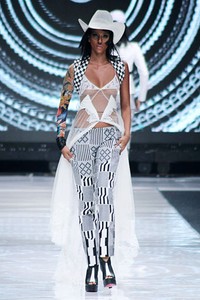 SPOUS by Priyo Oktaviano Ultra Mod. Jakarta Fashion Week 2013 at Plaza Senayan. Jakarta. [Foto: Mohammad Abduh/Wolipop]