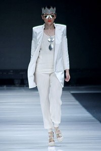 Sapto Djojokartiko, Spring/Summer 2013 Vastu Vidya. Jakarta Fashion Week 2013 at Plaza Senayan. Jakarta. [Foto: Mohammad Abduh/Wolipop]