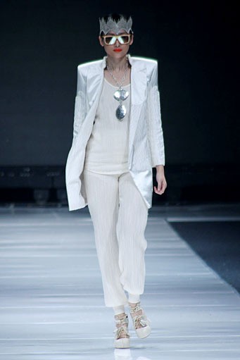 Sapto Djojokartiko, Spring/Summer 2013 Vastu Vidya. Jakarta Fashion Week 2013 at Plaza Senayan. Jakarta. [Foto: Mohammad Abduh/Wolipop]