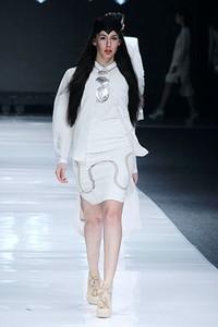 Sapto Djojokartiko, Spring/Summer 2013 Vastu Vidya. Jakarta Fashion Week 2013 at Plaza Senayan. Jakarta. [Foto: Mohammad Abduh/Wolipop]