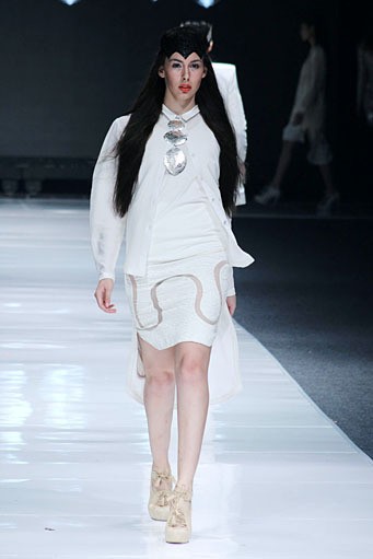 Sapto Djojokartiko, Spring/Summer 2013 Vastu Vidya. Jakarta Fashion Week 2013 at Plaza Senayan. Jakarta. [Foto: Mohammad Abduh/Wolipop]