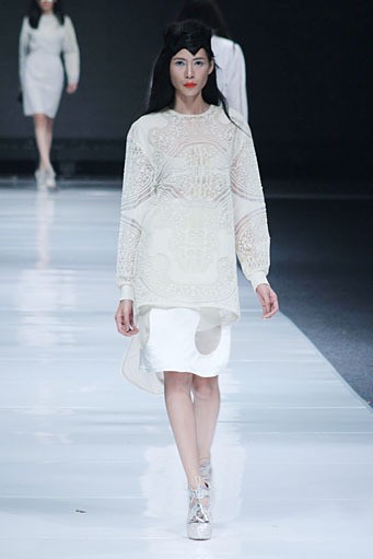 Sapto Djojokartiko, Spring/Summer 2013 Vastu Vidya. Jakarta Fashion Week 2013 at Plaza Senayan. Jakarta. [Foto: Mohammad Abduh/Wolipop]