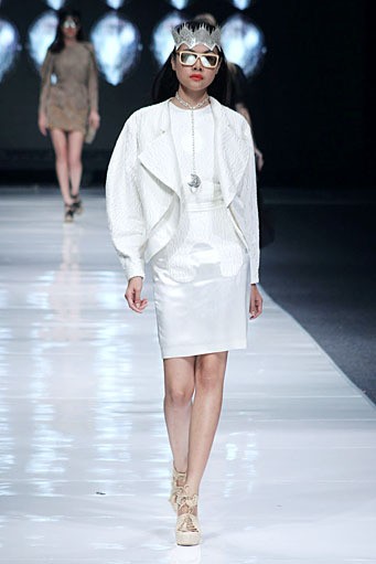 Sapto Djojokartiko, Spring/Summer 2013 Vastu Vidya. Jakarta Fashion Week 2013 at Plaza Senayan. Jakarta. [Foto: Mohammad Abduh/Wolipop]