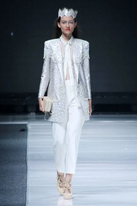 Sapto Djojokartiko, Spring/Summer 2013 Vastu Vidya. Jakarta Fashion Week 2013 at Plaza Senayan. Jakarta. [Foto: Mohammad Abduh/Wolipop]