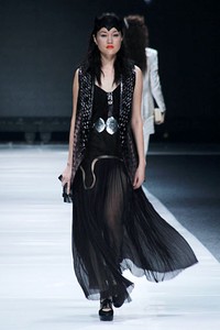 Sapto Djojokartiko, Spring/Summer 2013 Vastu Vidya. Jakarta Fashion Week 2013 at Plaza Senayan. Jakarta. [Foto: Mohammad Abduh/Wolipop]