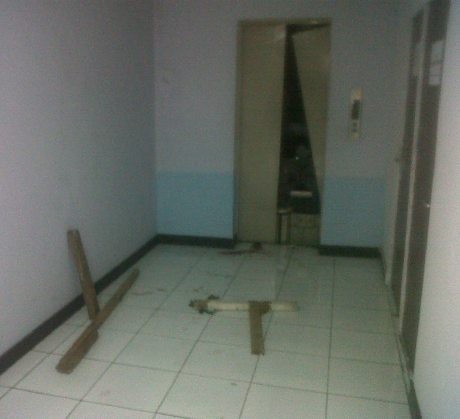 Evakuasi Jasad Iwan yang Terjepit Lift Makan Waktu 6,5 Jam