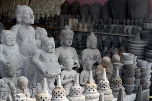 aneka kerajinan batu khas muntilan