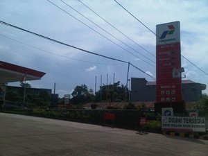 Puluhan Sopir Truk di Samarinda Menginap di Sekitar SPBU Demi Dapat Solar