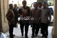 Komisi I DPR tiba di Gedung Parlemen Mesir.
