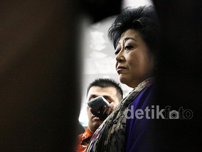 Hadapi Sidang Perdana, Hartati Terlihat Segar