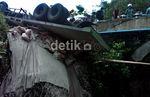 Kelebihan Muatan, Truk Semen Terbalik