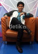 Berkat Lagu Galau, Cakra Khan Makin Bersinar