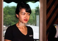 'Standarisasi suara saya nggak bisa slow kayak Ikke Nurjanah. Jadi ngebeat terus. Cari aman dan cari duit,' ujar Jupe.