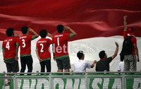     Beberapa orang supporter Indonesia memakai jersey timnas yang bertulisan nama-nama mantan presiden Indonesia.     
