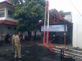 Hujan Angin Robohkan Tower Pemkot Setinggi 35 meter