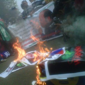 Tuntut Minta Maaf, Harokah Pemuda PKB Bakar Poster Bhatoegana