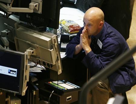 Dibayangi Jurang Fiskal, Wall Street Terkoreksi