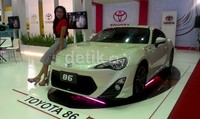 Booth Toyota bangga memamerkan sedan sport-nya, FT86 yang dibanderol harga Rp 600-an juta.