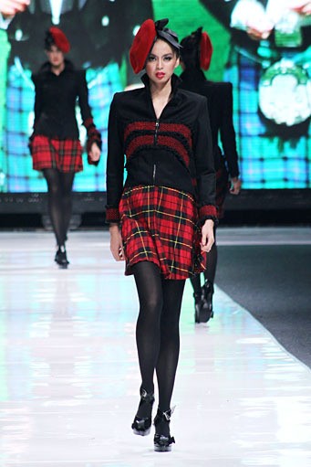 Adrianto Halim Skotlandia. Jakarta Fashion Week 2013 at Plaza Senayan. Jakarta. [Foto: Mohammad Abduh/Wolipop]