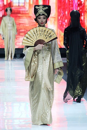 Syahreza Muslim China. Jakarta Fashion Week 2013 at Plaza Senayan. Jakarta. [Foto: Mohammad Abduh/Wolipop]
