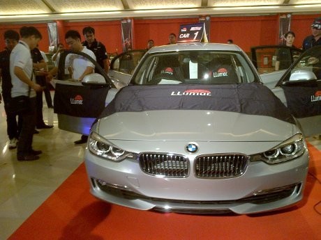 Ingat, Ngelap Kaca Film Mobil Cukup Pakai Tisu