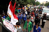 Dalam aksinya massa Hizbullah juga mendesak DPR untuk mengesahkan RUU  Ormas yang memperketat aturan dan mempertegas sanksi terhadap LSM asing.