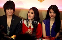 Dikatakan Alika (tangah), alasan dirinya mengundurkan bukanlah ketidakcocokan.