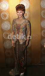 Inul Daratista Cantik Berkebaya