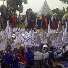 Buruh Nilai Pakde Karwo Mencla-mencle